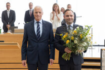 Der Landtagspräsident nach seiner Wahl mit dem Alterspräsidenten Wolf-Dietrich Rost