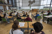Das Jugendredeforum 2024 wird vom Landtagspräsident im Plenarsaal eröffnet 