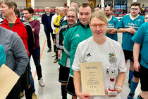 FC Landtag mit Pokal und urkunde