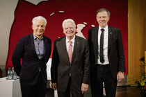 Gruppenfoto mit Dr. Peter Ufer, Prof. Joachim Gauck und Dr. Matthias Rößler