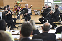 Die Musiker von OPUS 45 im Plenarsaalrund.