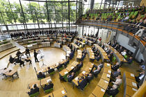 Gäste der Feierstunde im Plenarsaal, Blick von oben