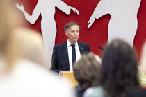 Blick über die Gästereihe zum Landtagspräsidenten Dr. Matthias Rößler