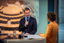 Ministerpräsident Michael Kretschmer, CDU, im Gespräch bei der ARD