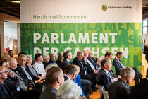 Publikum während der Ausstellungseröffnung im Bürgerfoyer
