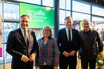 Landtagspräsident Alexander Dierks mit Angelika Freifrau von Fritsch, seinem Amtsvorgänger Dr. matthias Rößler und Fotograf Steffen Giersch